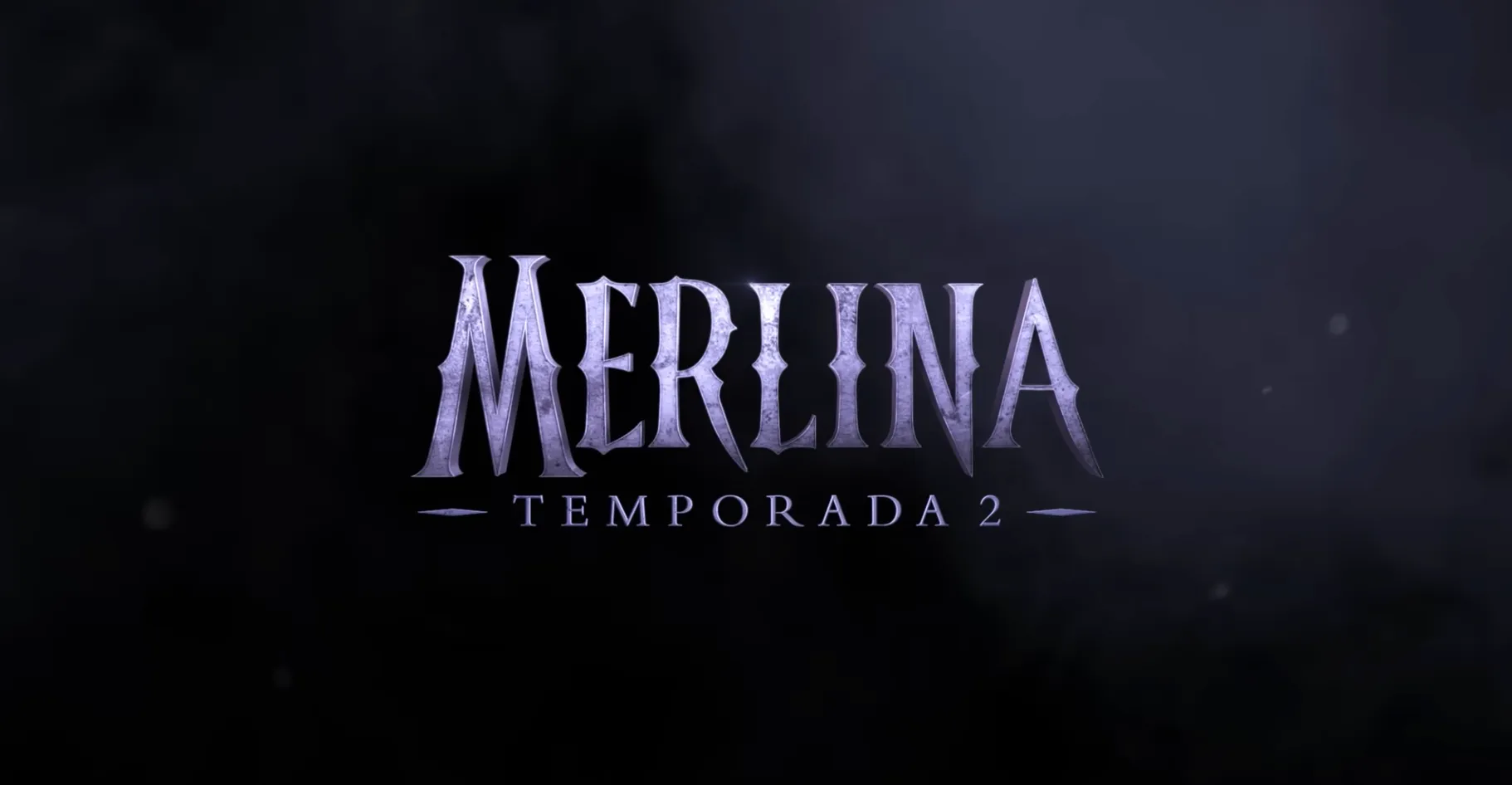 Logo oficial de la segunda temporada de Merlina en Netflix sobre fondo oscuro, representando el regreso de la serie gótica.
