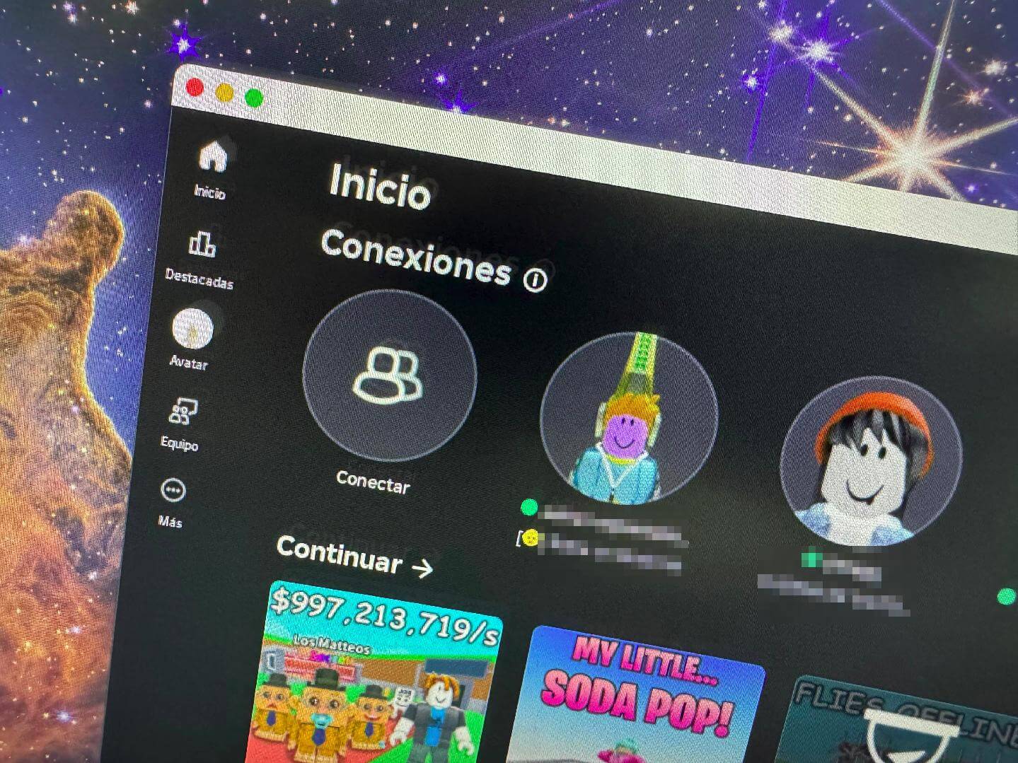 Pantalla de inicio de Roblox mostrando la sección “Conexiones” con avatares de jugadores, parte de las nuevas iniciativas de seguridad en Roblox.