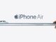 El iPhone Air sostenido de perfil con dos dedos, mostrando su diseño ultradelgado junto al logotipo de Apple y el texto iPhone Air