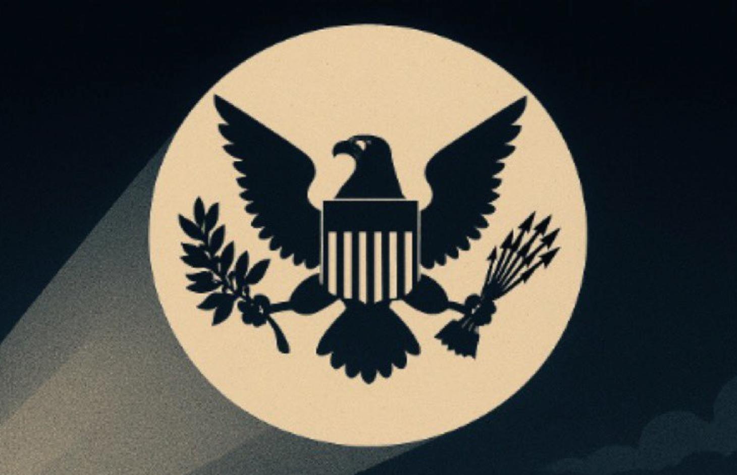 Emblema del águila de Estados Unidos proyectado como señal en el cielo, evocando la “Bati-señal”, en referencia al apodo de Christopher Landau el quita visas