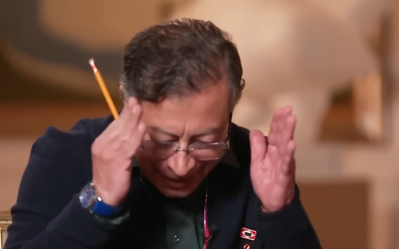 Gustavo Petro durante su entrevista con Daniel Coronell, enfatizando su postura sobre Ecopetrol y la transición energética en Colombia