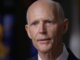 Primer plano del senador estadounidense Rick Scott durante una entrevista televisiva, donde habló sobre la tensión con Venezuela y sugirió a Nicolás Maduro buscar refugio en Rusia o China