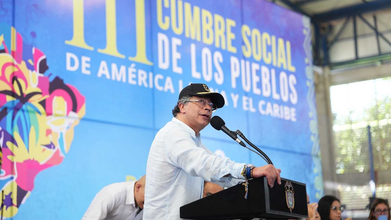 Gustavo Petro durante su discurso en la III Cumbre Social de los Pueblos de América Latina y el Caribe en Santa Marta, donde propuso reconstruir La Gran Colombia