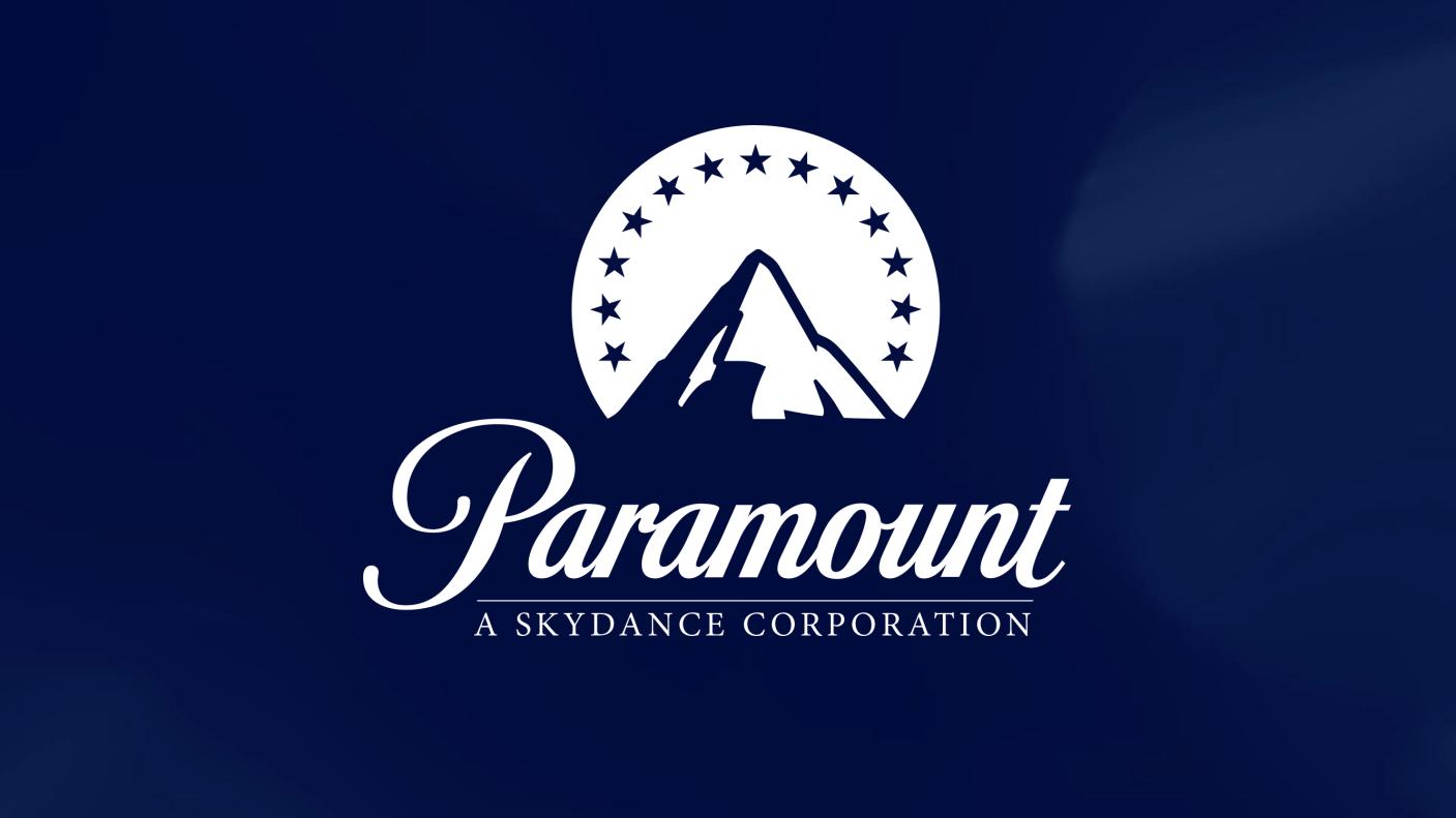 Logo de Paramount, ahora parte de Skydance Corporation, sobre un fondo azul oscuro, representando la campaña pública con la que Paramount quiere comprar Warner